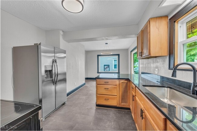 Building Photo - 3186 E 137th St