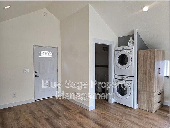 Building Photo - 411 Eddy Ct