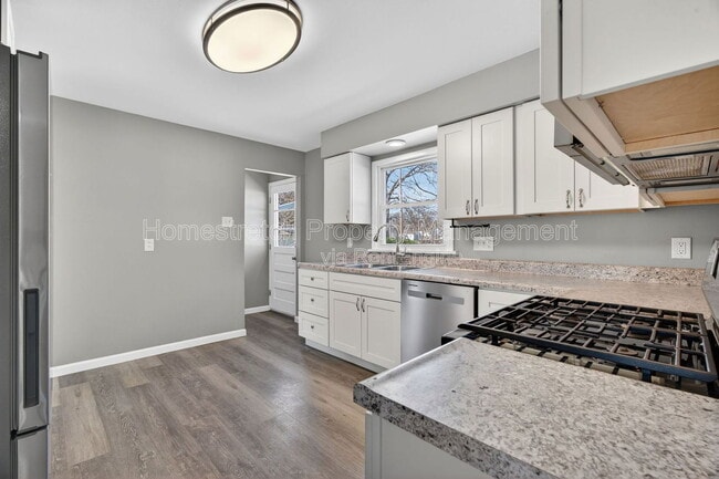 Building Photo - 9625 Theodosia Ave