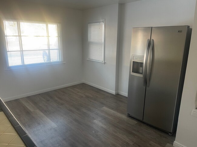 Building Photo - 40 E 300 N