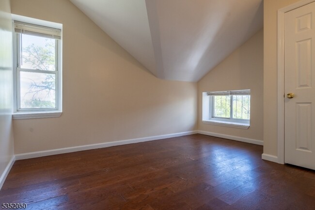Building Photo - 84 N 6th St