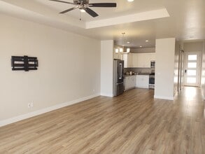 Building Photo - 1 Bedroom + Den 1.5 bath 2 Car Garage VIEWS & VIEWS!