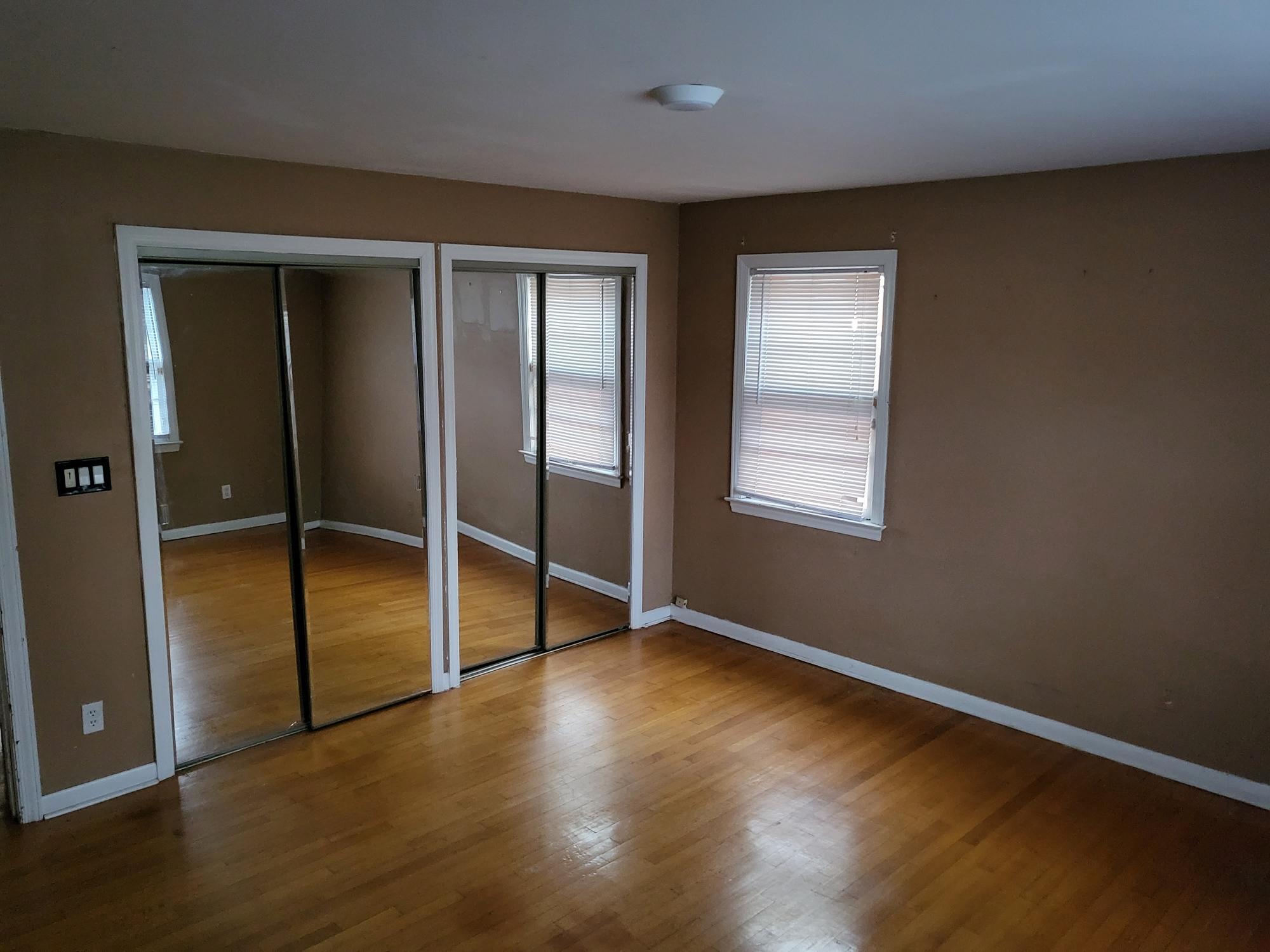 Building Photo - 128 E Maple St