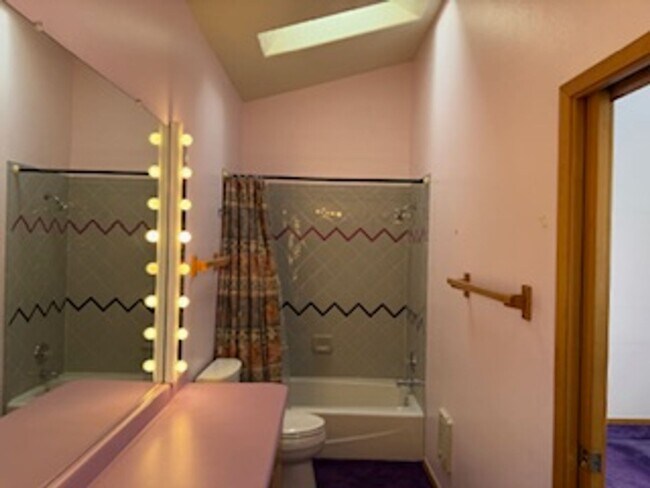 Building Photo - 5 Oriente Ct