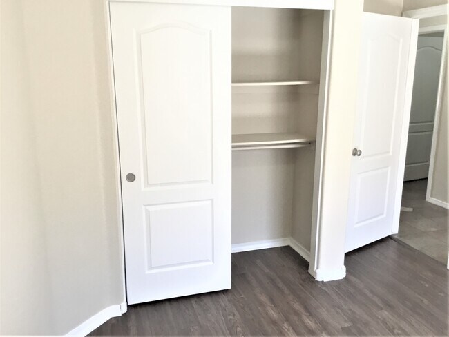 Building Photo - 500 Playful Meadows Dr NE