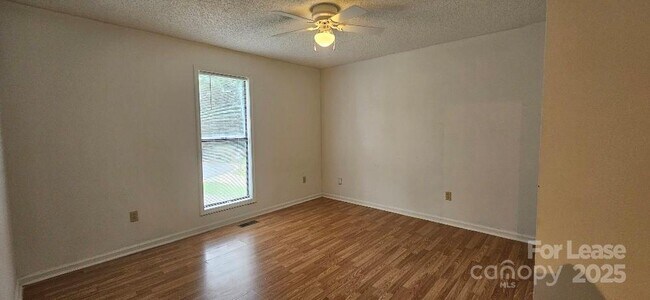 Building Photo - 8106 Tamalpais Ct