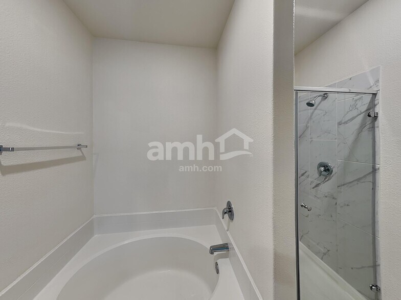 Building Photo - 1126 Treeta Trail