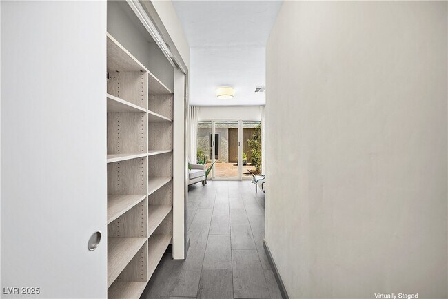 Building Photo - 3027 Bel Air Dr