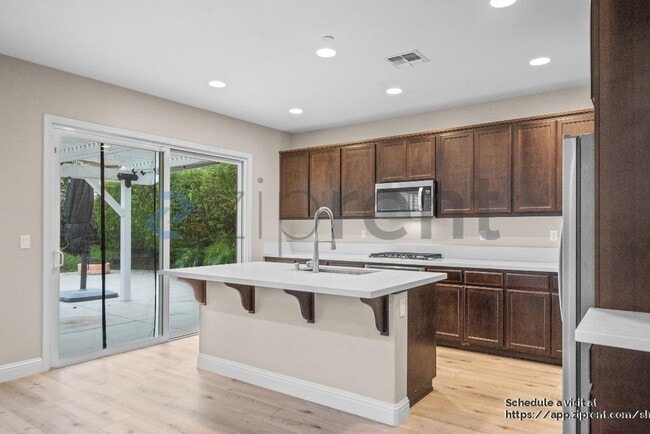 Building Photo - 1726 Hummingbird Way