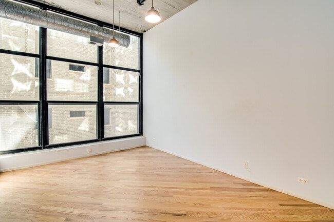 2nd BR south view - 843 W Adams St