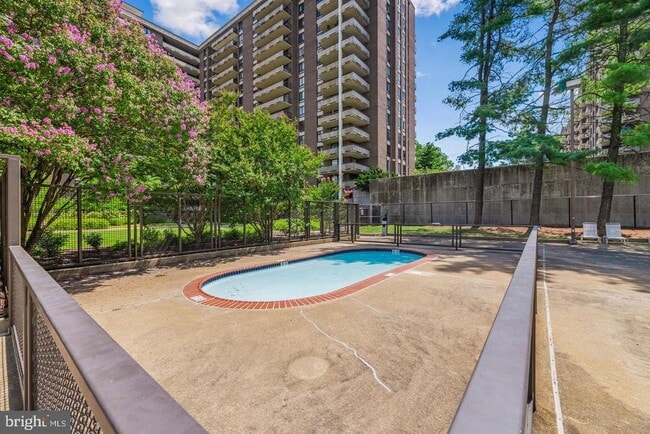 Building Photo - 1800 Old Meadow Rd