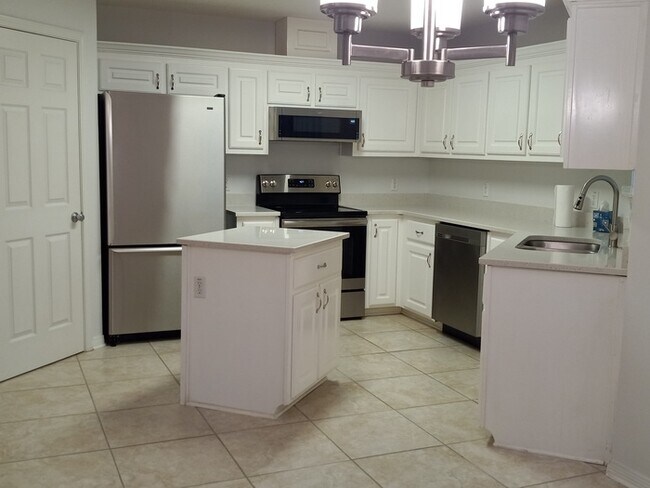 Building Photo - Large 3/2 Family Home that is Conveniently located off Blue Angel PKWY