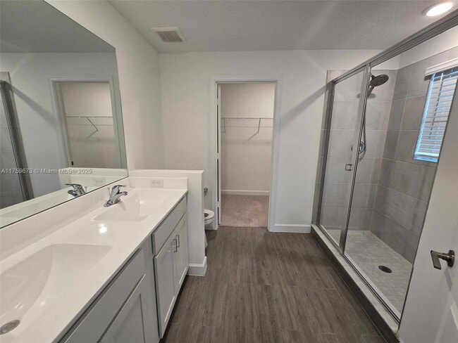 Building Photo - 6001 Woods Edge Cir