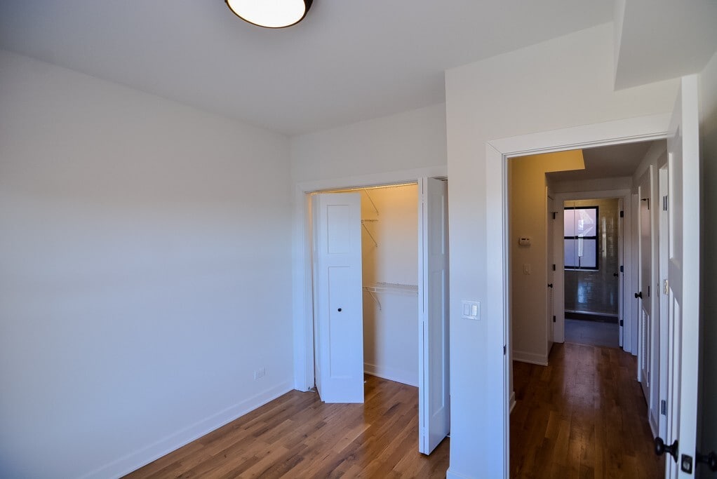 Building Photo - 2211 W Eastwood Ave