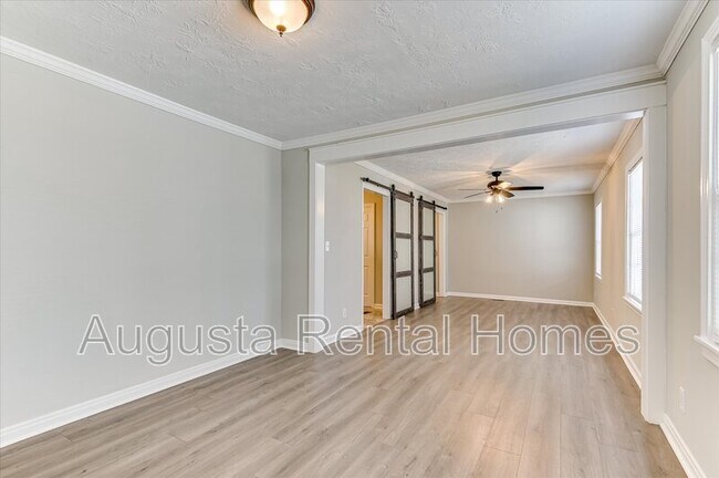 Building Photo - 3210 York Dr