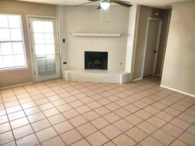 Building Photo - 725 Arredondo Dr