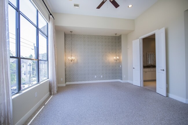 Building Photo - 5606 Blossom St