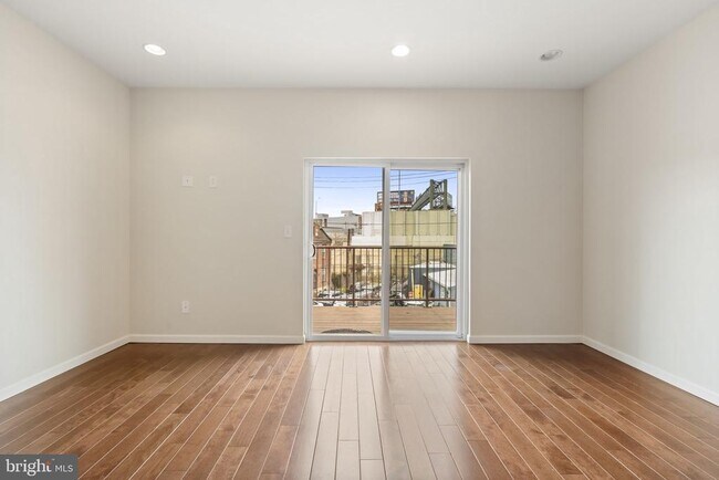 Building Photo - 118-20 Richmond St