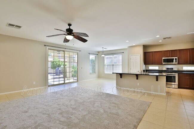 Building Photo - 15068 W Glenrosa Ave