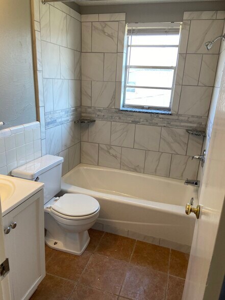 Building Photo - 313 N 4th St