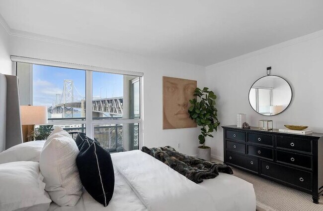Building Photo - Contemporary Unit with High-End Features