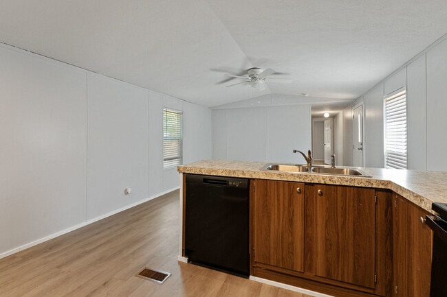 Building Photo - 109 Totem Pole Dr