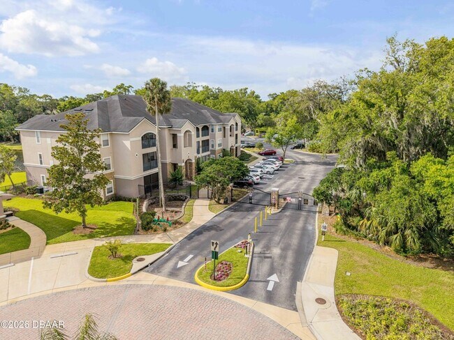 Building Photo - 940 Village Trail