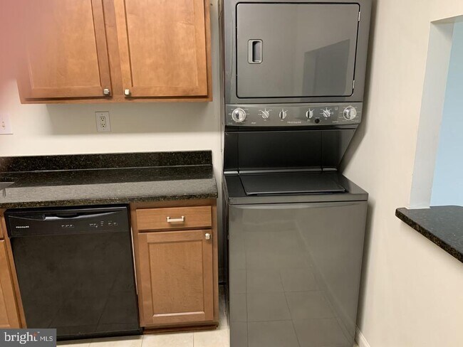 Building Photo - 3701 S George Mason Dr