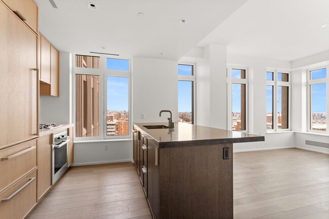 Building Photo - 543 W 122nd St
