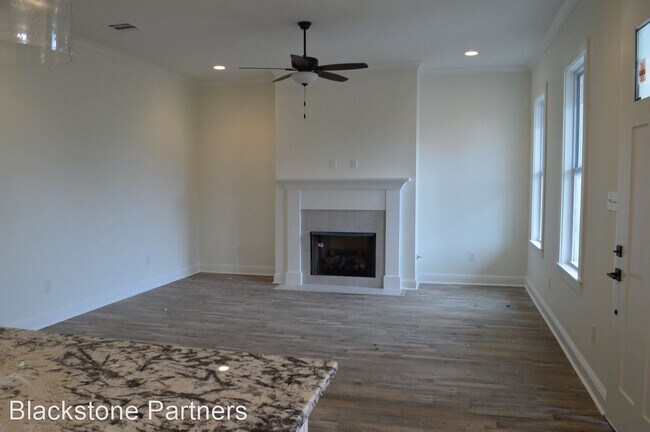 Building Photo - 3 br, 2 bath House - 15032 Shenandoah View CT