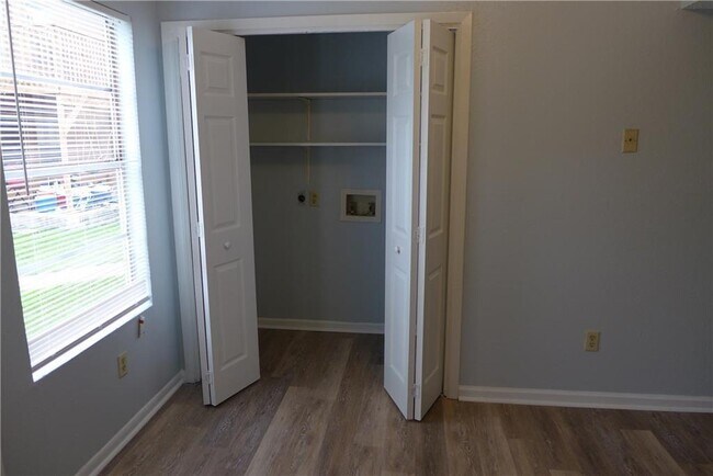 Building Photo - 1605 Onion Creek Village Dr
