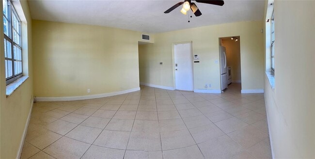 Building Photo - 1407 NE 56th St