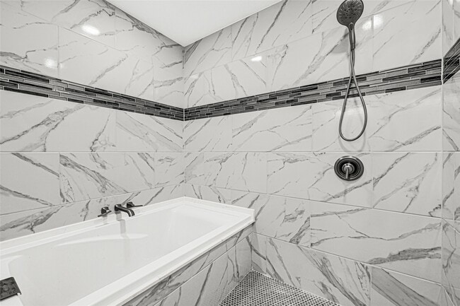 Building Photo - 1412 Northwood St