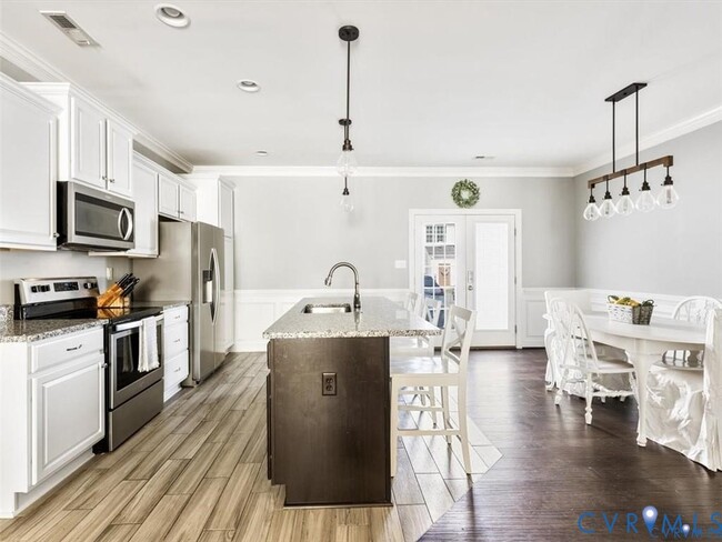 Building Photo - 7362 Pebble Lake Dr