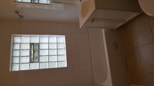 Building Photo - 853 E 84th St