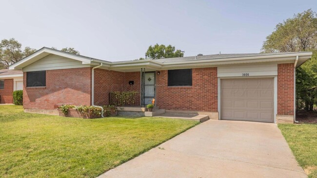 Building Photo - 3414 Meadow Dr