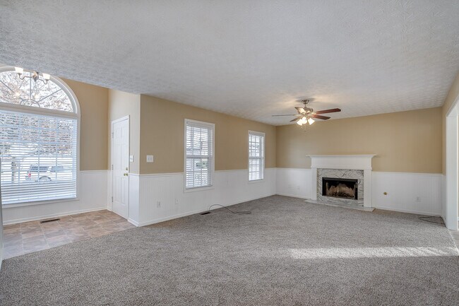Building Photo - Gorgeous 4-bedroom, 2.5-bathroom home