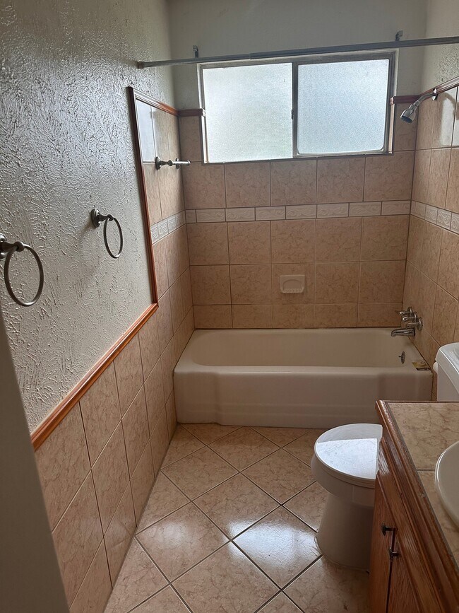Building Photo - 3815 Mehalia Dr