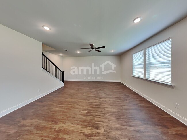 Building Photo - 3841 Chivalry Dr