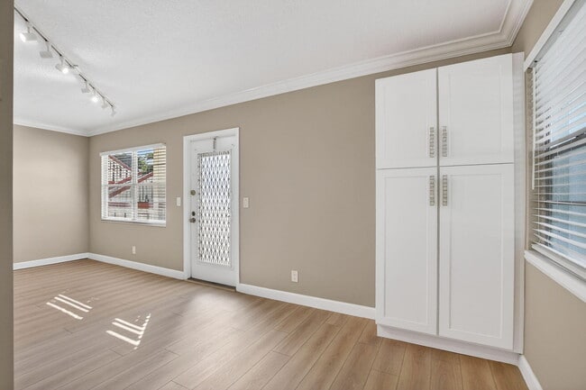 Building Photo - 277 Brighton G