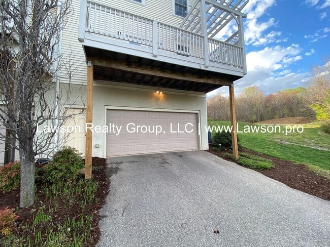 Building Photo - Colonial Green Row Home with Two Car Garage