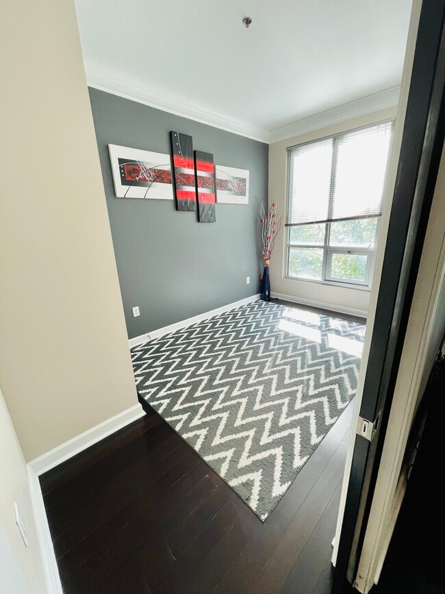 Building Photo - 711 Cosmopolitan Dr NE