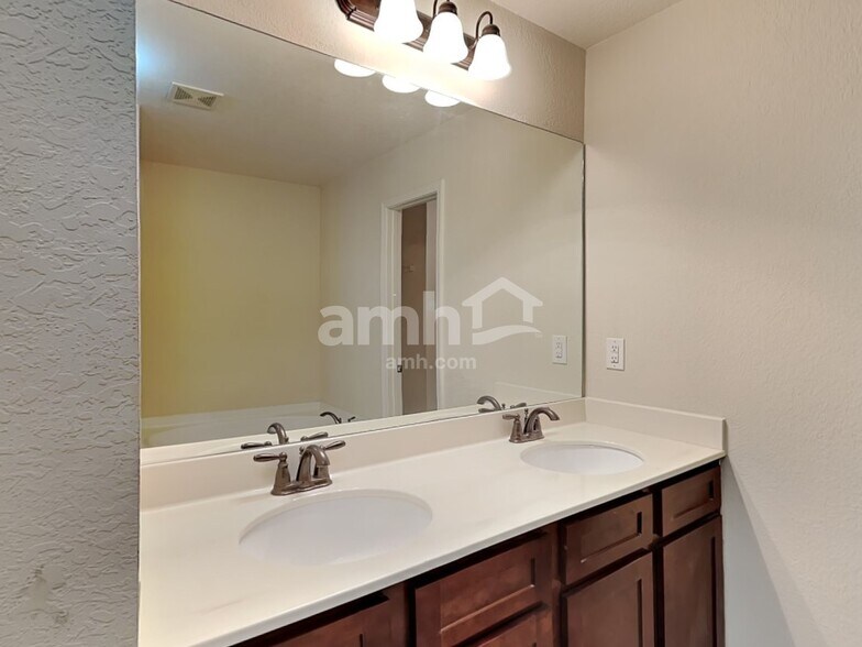 Building Photo - 154 Al Jennah Blvd