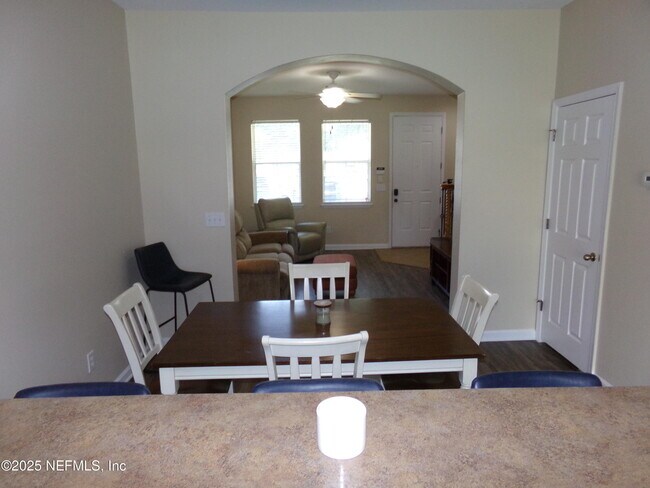 Building Photo - 13052 Sunset Lake Dr