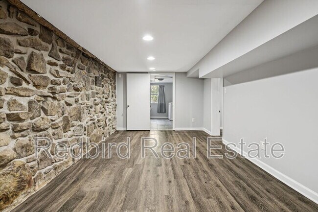 Building Photo - 401 Lawrence St