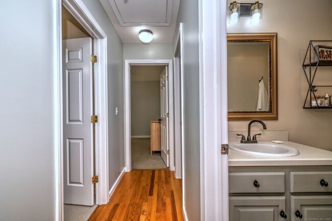 Building Photo - 28 Edgewood Ave