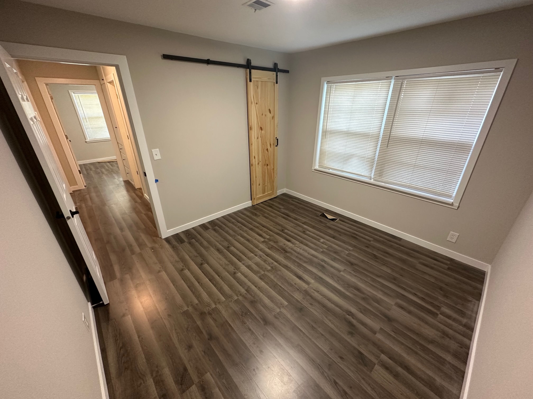 Building Photo - 6253 N Jacksonville Dr