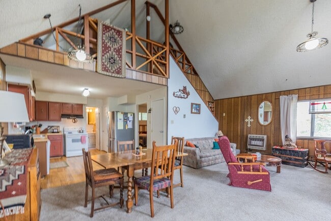 Building Photo - Great Mountain Home - Fully Furnished