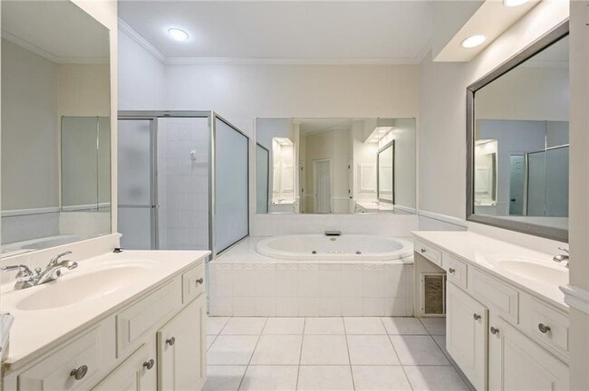 Building Photo - 600 Vinings Estates Dr SE