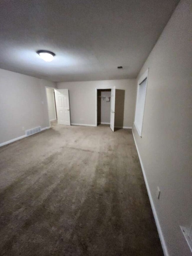 Building Photo - 203 Walnut Gardens Dr